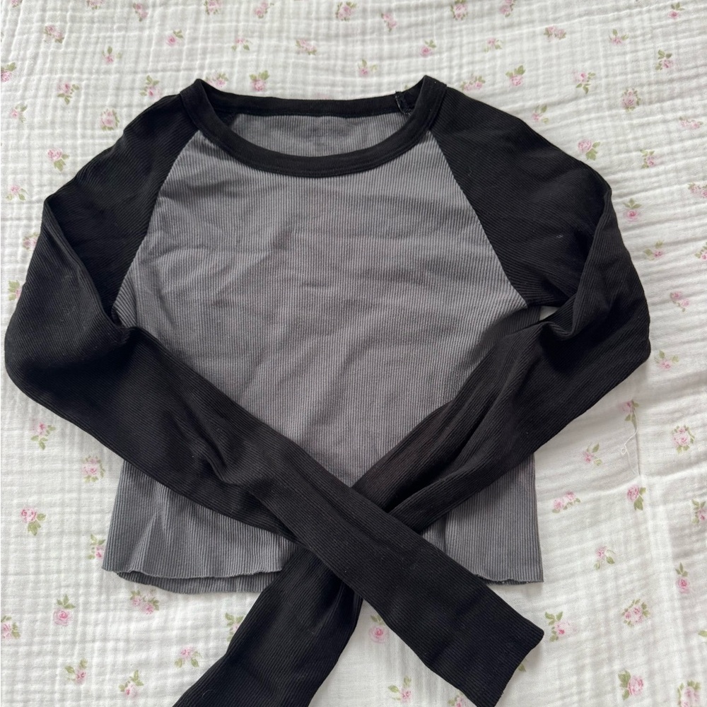 Black and Gray Women's Long Sleeve Top